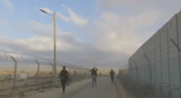 صورة حول : بي بي سي تتوصل إلى تسوية مالية مع عائلة إسرائيلية بعد تصوير منزلها المدمّر دون إذن بي بي سي تتوصل إلى تسوية مالية مع عائلة إسرائيلية بعد تصوير منزلها المدمّر دون إذن