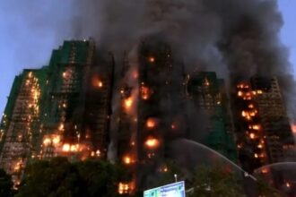 ماس كهربائي في شاحن هاتف يسبب حريقًا في شقة بهونغ كونغ وإصابة أربعة أشخاص