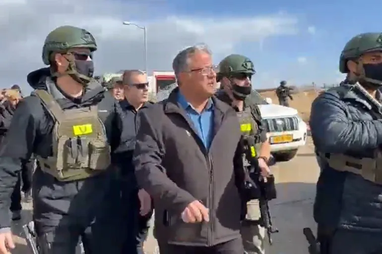 صورة حول : مقتل شاب بدوي في النقب وسط تصاعد التوترات والإجراءات الإسرائيلية مقتل شاب بدوي في النقب وسط تصاعد التوترات والإجراءات الإسرائيلية