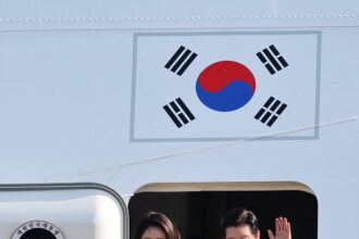 الرئيس الكوري الجنوبي يصل بكين في زيارة رسمية لتعزيز التعاون الاقتصادي والأمني