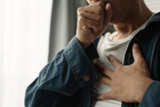 مرض العطلة: لماذا نشعر بالتعب والمرض بعد فترات الراحة؟