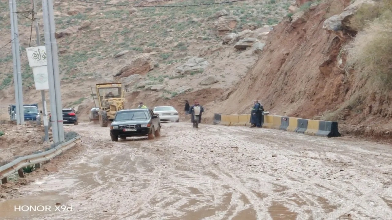 صورة حول : محافظ جرش يعلن إغلاق شارع سيل الزرقاء الفرعي مؤقتاً حفاظاً على السلامة العامة محافظ جرش يعلن إغلاق شارع سيل الزرقاء الفرعي مؤقتاً حفاظاً على السلامة العامة