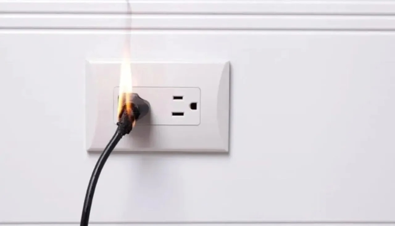 صورة حول : 5 أجهزة منزلية تشكل خطر حريق عليك فصلها قبل مغادرة المنزل 5 أجهزة منزلية تشكل خطر حريق عليك فصلها قبل مغادرة المنزل