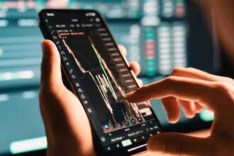 محكمة أبوظبي تلزم شخصًا بدفع 446 ألف درهم بعد استيلائه على أموال عبر منصة استثمار وهمية