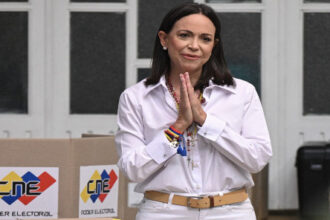 زعيمة المعارضة الفنزويلية ماتشادو تعلن عزمها العودة إلى فنزويلا وتنتقد الرئيسة بالوكالة رودريغيز