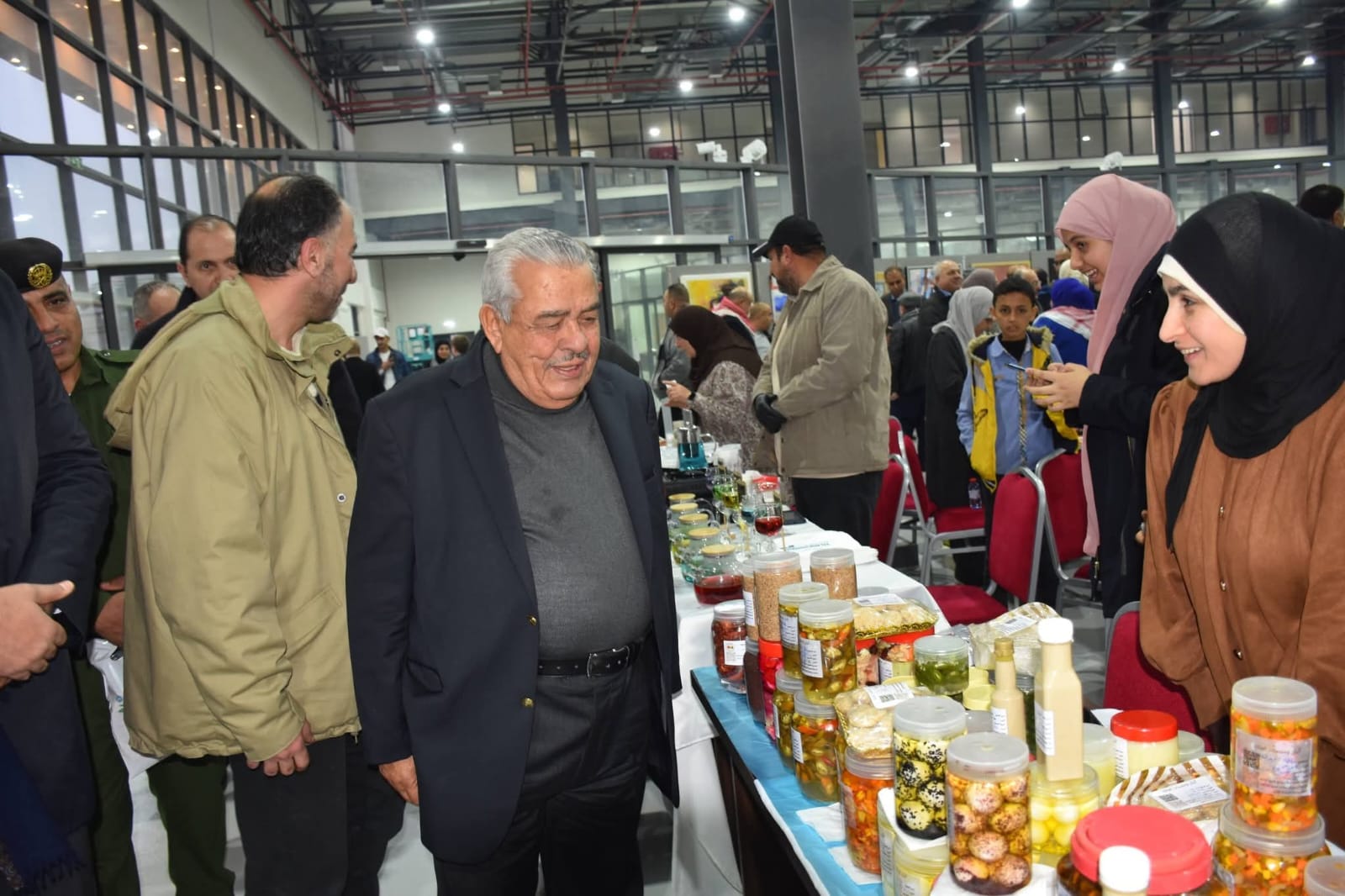 الروابدة يرعى الافتتاح التجريبي لمعرض «خيرات الشمال» للمنتجات الزراعية والريفية في إربد