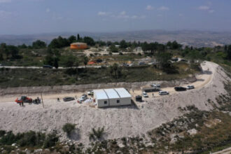 الاحتلال يستولي على 47 دونمًا لتوسيع طريق أمني شمال الضفة الغربية