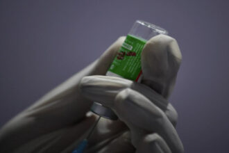 الولايات المتحدة تقلّص لقاحات الأطفال بعد تعديل جدول التطعيمات الموصى بها