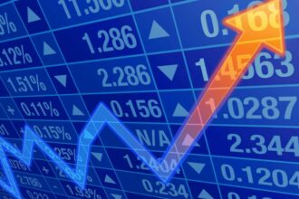 الأسواق الأوروبية تفتح العام الجديد على مكاسب وفوتسي 100 يلامس 10 آلاف نقطة