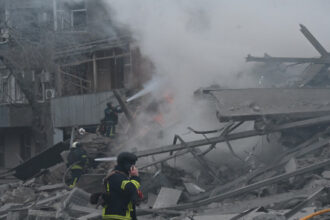 أوكرانيا تجلي أكثر من 3 آلاف طفل مع ذويهم جراء تقدم القوات الروسية