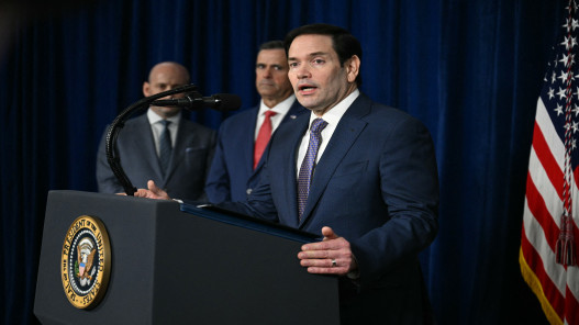 وزير الخارجية الأميركي يؤكد أن مادورو هارب من العدالة ولا يُعترف به رئيساً لفنزويلا