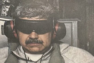 ترامب ينشر صورة اعتقال مادورو على متن سفينة أميركية