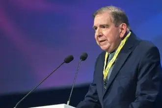 ماكرون وماتشادو يدعوان إلى انتقال سلمي للسلطة في فنزويلا بعد اعتقال مادورو