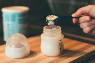 تحرك احترازي لحماية الأطفال.. سحب محدود لدفعات من حليب الأطفال «نستله» في مصر