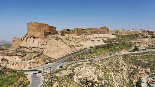 محافظ الكرك يؤكد تكاتف الجهود الرسمية لمعالجة أضرار السيول وحماية البنية التحتية