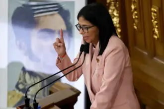 نائبة الرئيس الفنزويلي تؤكد: مادورو هو الرئيس الشرعي بعد عملية “العزم المطلق” الأميركية