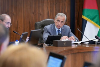 عاجل| رئيس الوزراء يؤكد ضرورة البناء على المؤشرات الاقتصادية الإيجابية لتعزيز زخم النمو في الأردن