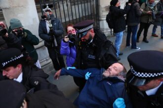 هيومن رايتس ووتش: الحق في الاحتجاج يتعرض للهجوم في المملكة المتحدة