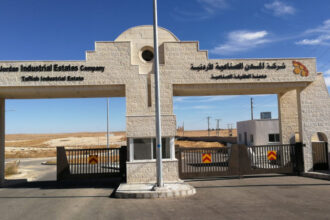 اتفاقية استثمار بـ10 ملايين دينار في مدينة الطفيلة الصناعية توفر 200 فرصة عمل