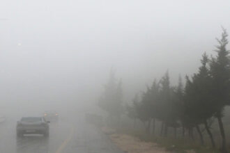 منخفض جوي بارد وماطر يضرب المملكة الجمعة وتحذيرات عالية من السيول والرياح