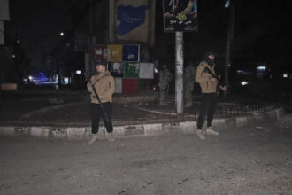 الدفاع السورية تعلن وقف إطلاق النار في أحياء بحلب وتحدد مهلة لخروج المسلحين