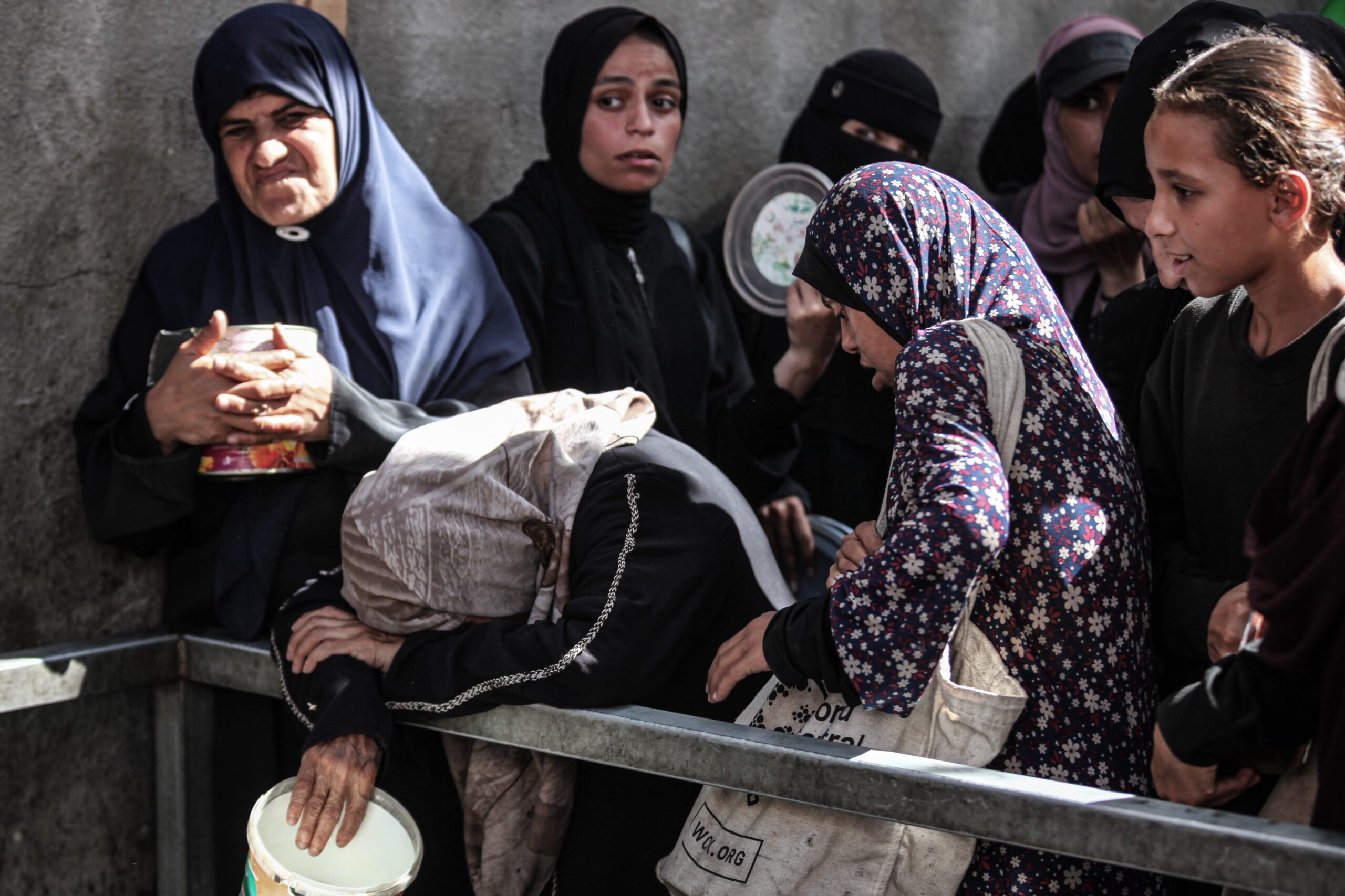 صورة حول : الأونروا: المساعدات إلى غزة ما تزال محظورة الأونروا: المساعدات إلى غزة ما تزال محظورة