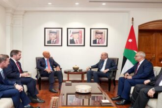 الصفدي وبراك يؤكدان استمرار العمل على خريطة الطريق لإنهاء أزمة السويداء واستقرار جنوب سوريا