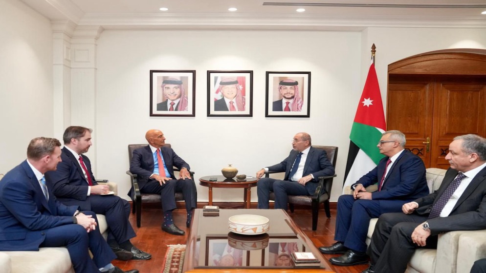 الصفدي وبراك يؤكدان استمرار العمل على خريطة الطريق لإنهاء أزمة السويداء واستقرار جنوب سوريا