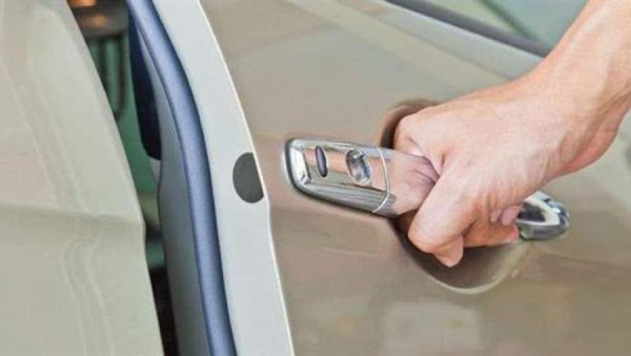 طرق وأدوات تسهّل الدخول والخروج من السيارة للمصابين بمشاكل الحركة والتوازن