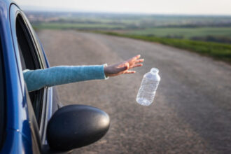 البيئة تدعو المواطنين للمشاركة في حماية البيئة عبر البلاغات وحملات النظافة