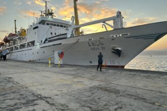 رسو السفينة التعليمية المصرية “عايدة 4” في ميناء العقبة لتعزيز التعاون البحري