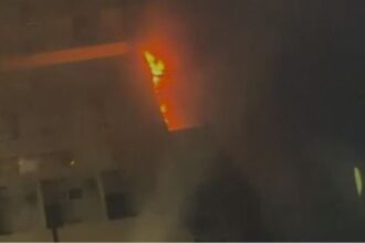 حريق ضخم يندلع في شقة بأبو نصير والدفاع المدني يسيطر على الموقف