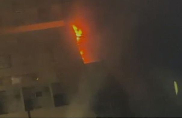 حريق ضخم يندلع في شقة بأبو نصير والدفاع المدني يسيطر على الموقف