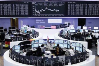 تباين الأسهم الأوروبية وسط صعود أسهم الدفاع بعد دعوة ترامب لزيادة الإنفاق العسكري