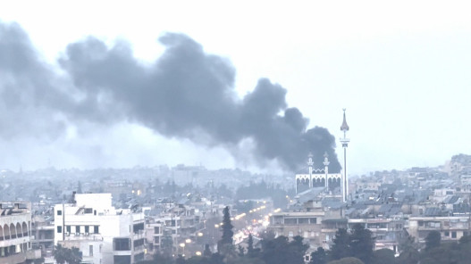 صورة حول : نزوح جماعي في حلب وسط تصاعد القصف على أحياء الأشرفية والشيخ مقصود نزوح جماعي في حلب وسط تصاعد القصف على أحياء الأشرفية والشيخ مقصود