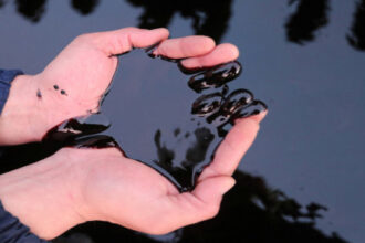 أسعار النفط ترتفع مع تصاعد الاحتجاجات في إيران رغم محاولات فنزويلا لتعويض الإمدادات