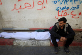 9 شهداء بينهم 5 أطفال بقصف إسرائيلي استهدف مدارس وخيام نازحين في قطاع غزة