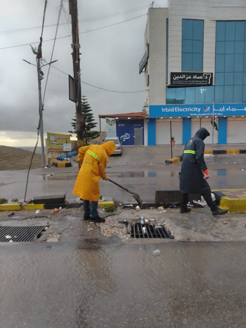 صورة حول : أشغال إربد تواصل جهودها الميدانية لمعالجة آثار المنخفض الجوي وضمان السلامة المرورية أشغال إربد تواصل جهودها الميدانية لمعالجة آثار المنخفض الجوي وضمان السلامة المرورية
