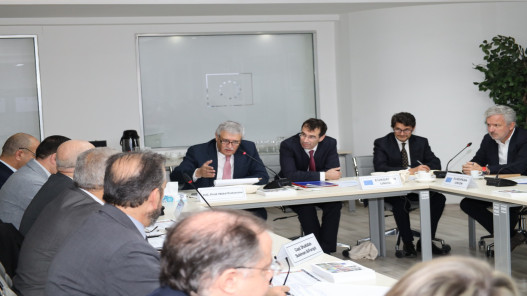 وزير النقل يبحث مع بعثة الاتحاد الأوروبي تعزيز التعاون في قطاع النقل والاستثمار