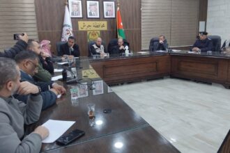 وزير الإدارة المحلية يتفقد غرف الطوارئ في جرش لمتابعة استعدادات المنخفض الجوي