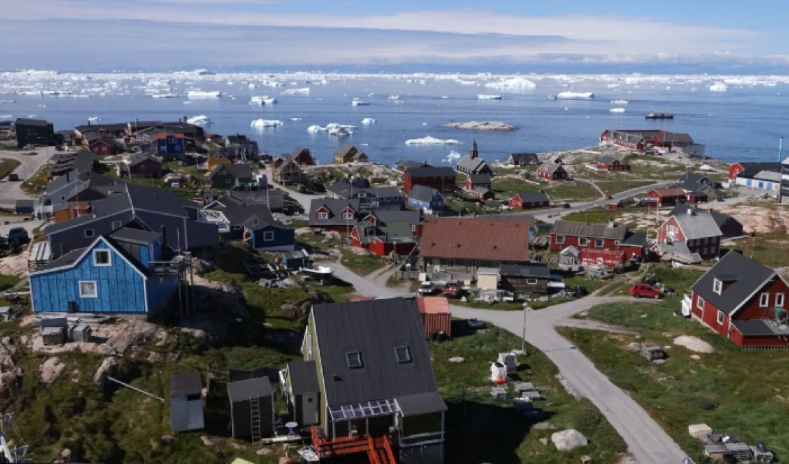 رئيسة وزراء الدنمارك: غرينلاند أمام "لحظة حاسمة" وسط سعي ترامب لضم الإقليم