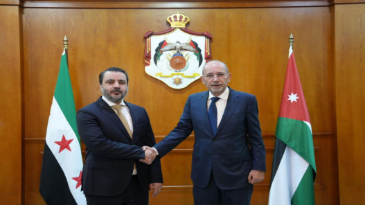 عاجل| الصفدي والشيباني يناقشان تعزيز التعاون وحماية الأمن في سوريا