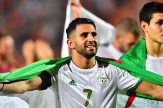 كاف يفتح تحقيقاً رسمياً وشاملاً بعد أحداث مباراة الجزائر ونيجيريا بكأس أمم إفريقيا