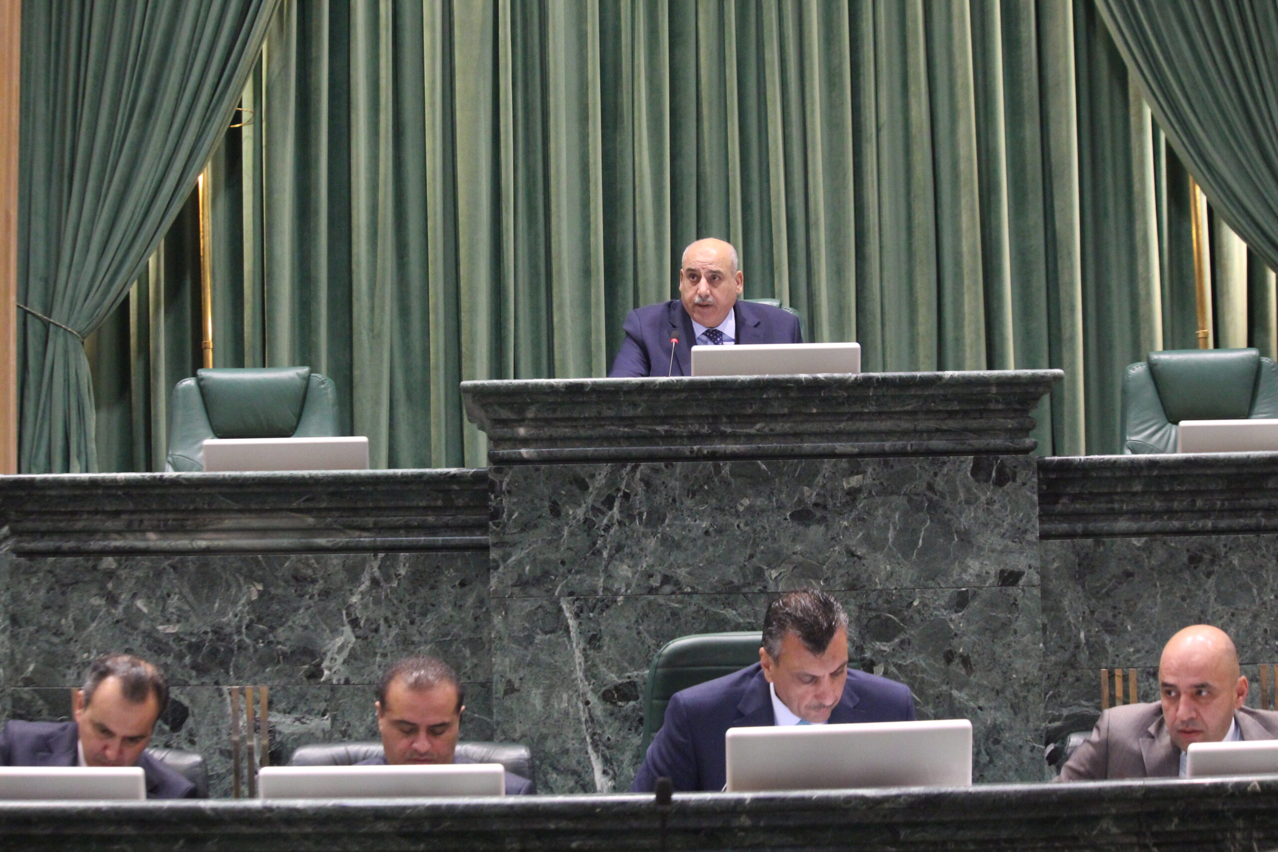 صورة حول : النواب يستكملون مناقشة قانون الكاتب العدل "صور" النواب يستكملون مناقشة قانون الكاتب العدل "صور"