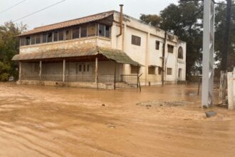الأشغال تنفي إغلاق أي طرق جراء السيول وتؤكد جاهزية فرقها في جميع المناطق