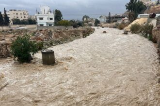 سيول وأمطار غزيرة في المملكة مع استمرار تأثير المنخفض الجوي والكتلة الهوائية الباردة