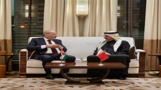 عاجل| الصفدي في البحرين لتعزيز التعاون الثنائي ومناقشة القضايا الإقليمية