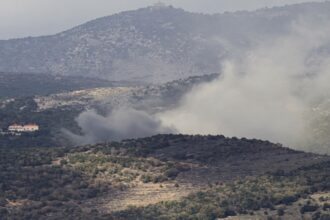 جيش الاحتلال الإسرائيلي يوجّه إنذاراً عاجلاً لسكان قرية كفر حتى جنوبي لبنان تمهيداً لضربات عسكرية