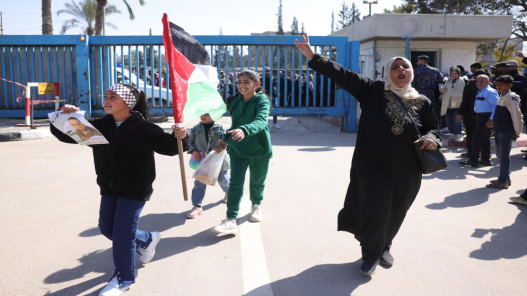 صورة حول : وصول 12 أسيرًا فلسطينيًا محررًا إلى مستشفى شهداء الأقصى بغزة وصول 12 أسيرًا فلسطينيًا محررًا إلى مستشفى شهداء الأقصى بغزة