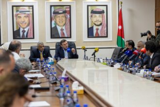 السياحة النيابية تبحث واقع القطاع وخطط الترويج لكأس العالم 2026